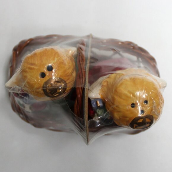 Set of Salt & Pepper Shaker Angels in a Basket in Original Package - Picture 5 of 8